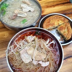 成都小吃黄色网站快活视频免费：早餐店肥肠粉的做法