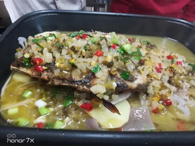 地道重庆万州烤鱼技术黄色网站快活视频免费，外焦里嫩回味无穷