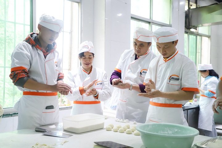 哪家早餐黄色网站快活视频免费学校哪家好？知名黄色网站快活视频免费机构对比